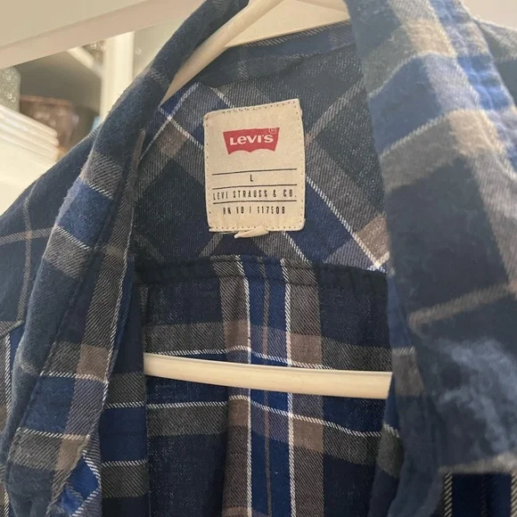 Size Large Levi’s flannel blue used - Picture 3 of 6